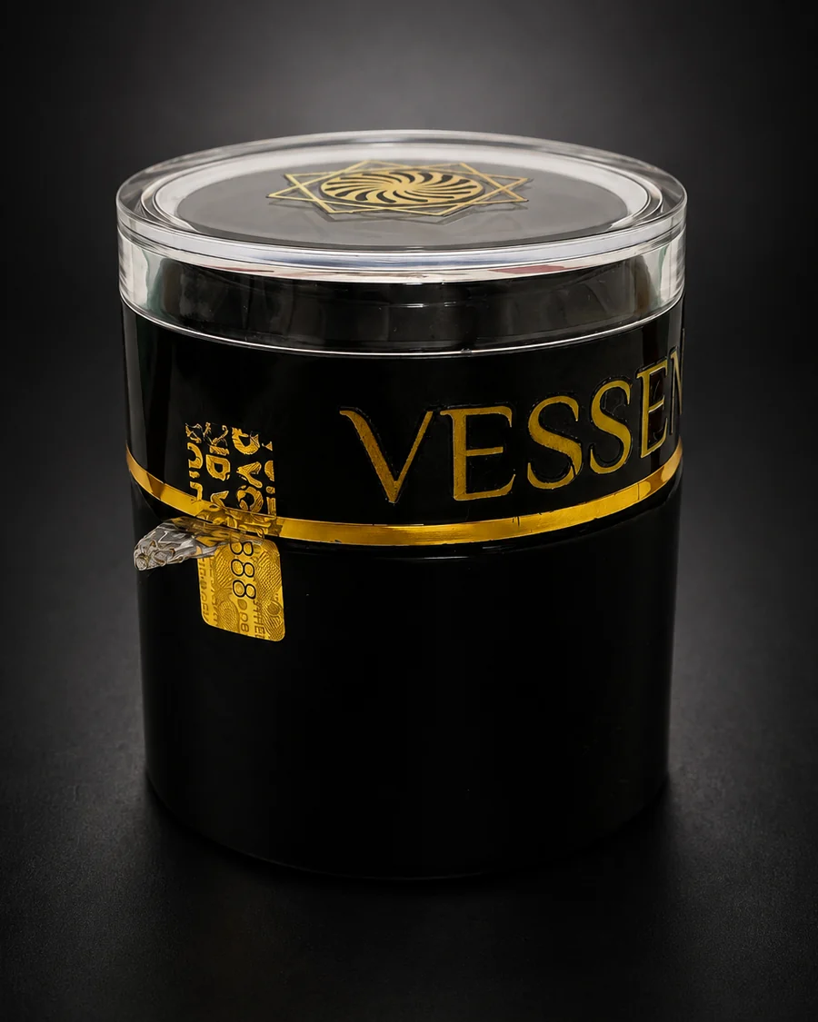 Vaso VESSENSE con il sigillo di controllo parzialmente rimosso, che rivela lo strato VOID dorato sotto il numero