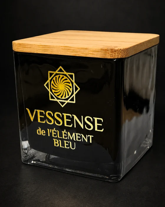 VESSENSE de l'ÉLÉMENT BLEU — vaso di vetro quadrato con coperchio di legno naturale